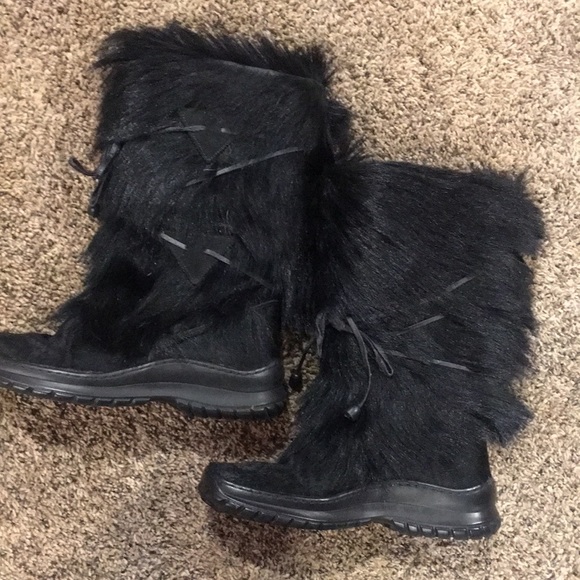 WINNA Shoes - DONATING 3/20 Black fur winter boots